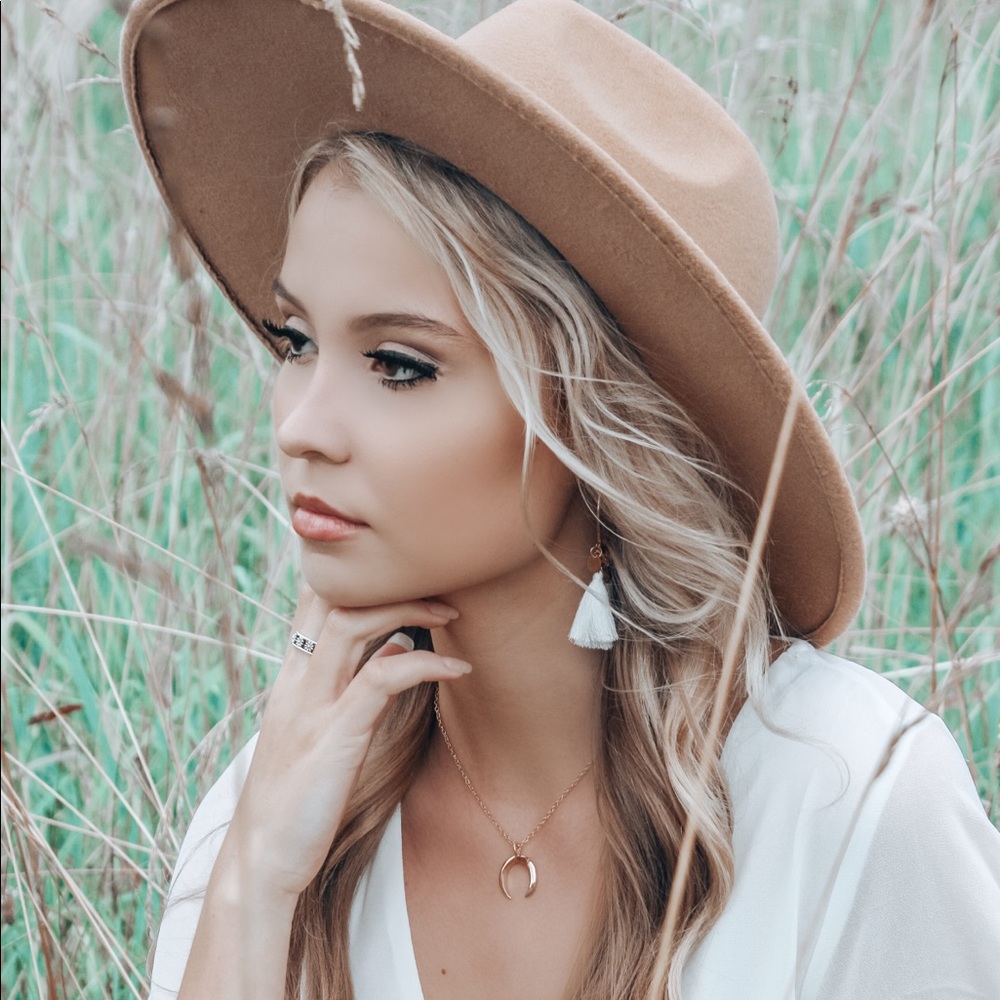 Meet your Posher, Caylee